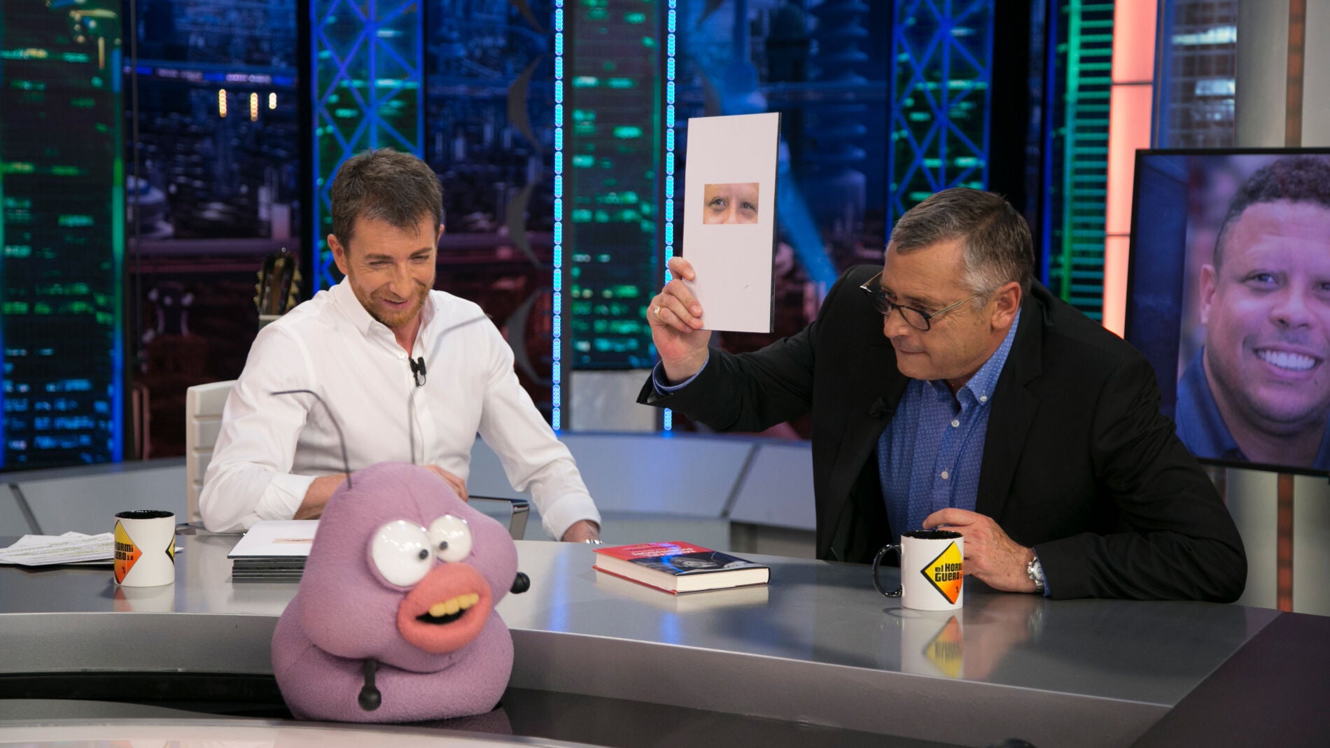 Michael Robinson, asombrado con los futbolistas sin cejas de Trancas y Petancas