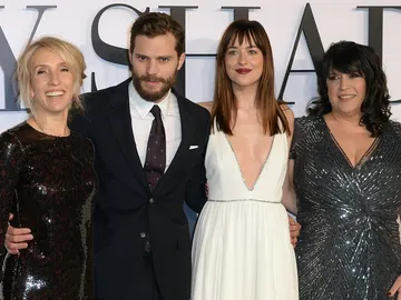 Sam Taylor-Johnson, Jamie Dornan, Dakota Johnson y E.L. James Sam Taylor-Johnson, Jamie Dornan, Dakota Johnson y E.L. James