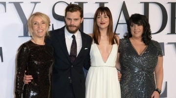 Sam Taylor-Johnson, Jamie Dornan, Dakota Johnson y E.L. James