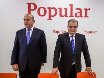 El expresidente del Banco Popular, Ángel Ron (d), junto al ex consejero delegado de la entidad, Pedro Larena El expresidente del Banco Popular, Ángel Ron (d), junto al ex consejero delegado de la entidad, Pedro Larena