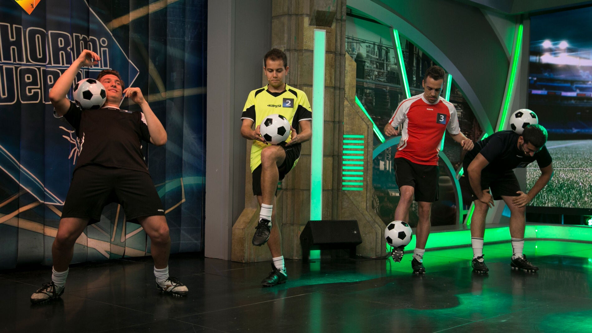 &iquest;Son futbolistas de verdad o estafadores?