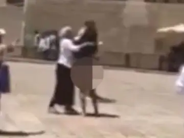 Mujer desnuda en el Muro de las Lmanetaciones Mujer desnuda en el Muro de las Lmanetaciones