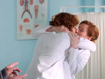 Celia y Dolores hacen público su amor Celia y Dolores hacen público su amor