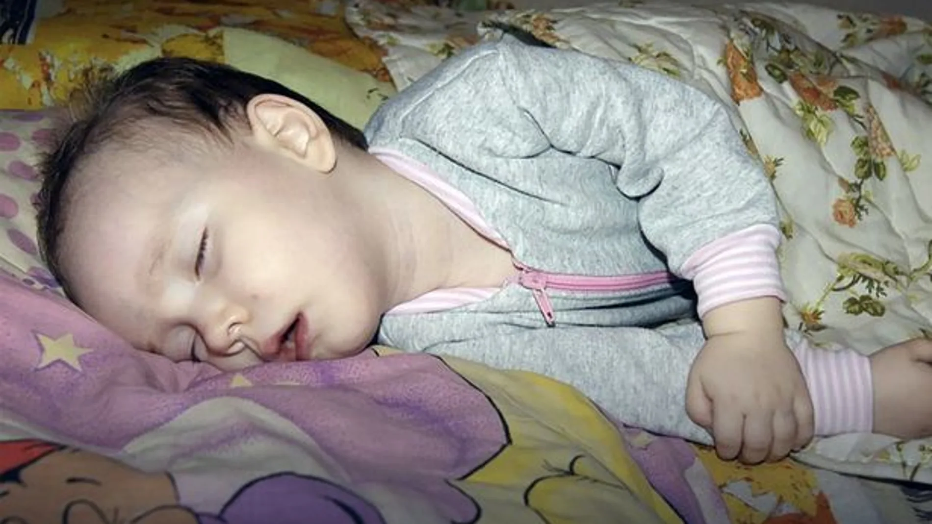 Anya Metyolkina mientras duerme Anya Metyolkina mientras duerme