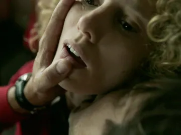 Arturo goza de un pasional reencuentro ante una fría Mónica Arturo goza de un pasional reencuentro ante una fría Mónica