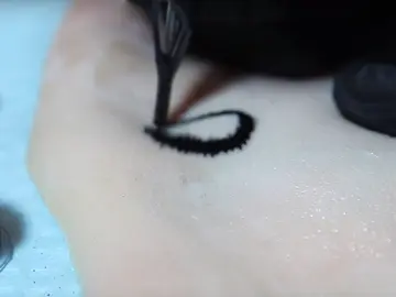 Tatuaje que cambia de olor según el nivel de azúcar. Tatuaje que cambia de olor según el nivel de azúcar.