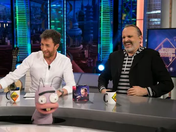 Trancas y Barrancas juegan a 'Cosas por dentro' con Miguel Bosé Trancas y Barrancas juegan a 'Cosas por dentro' con Miguel Bosé