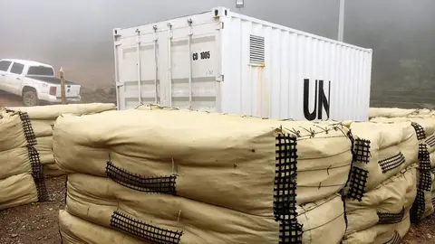 Fotografía cedida por la Misión de Naciones Unidas (ONU), en Colombia, de un contenedor con armas de las FARC en La Elvira (Colombia) Fotografía cedida por la Misión de Naciones Unidas (ONU), en Colombia, de un contenedor con armas de las FARC en La Elvira (Colombia)
