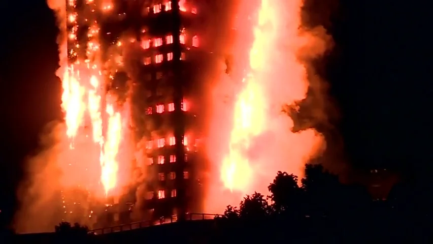 Las prioridades son el rescate y la evacuación ante un incendio en edificios de gran altura Las prioridades son el rescate y la evacuación ante un incendio en edificios de gran altura