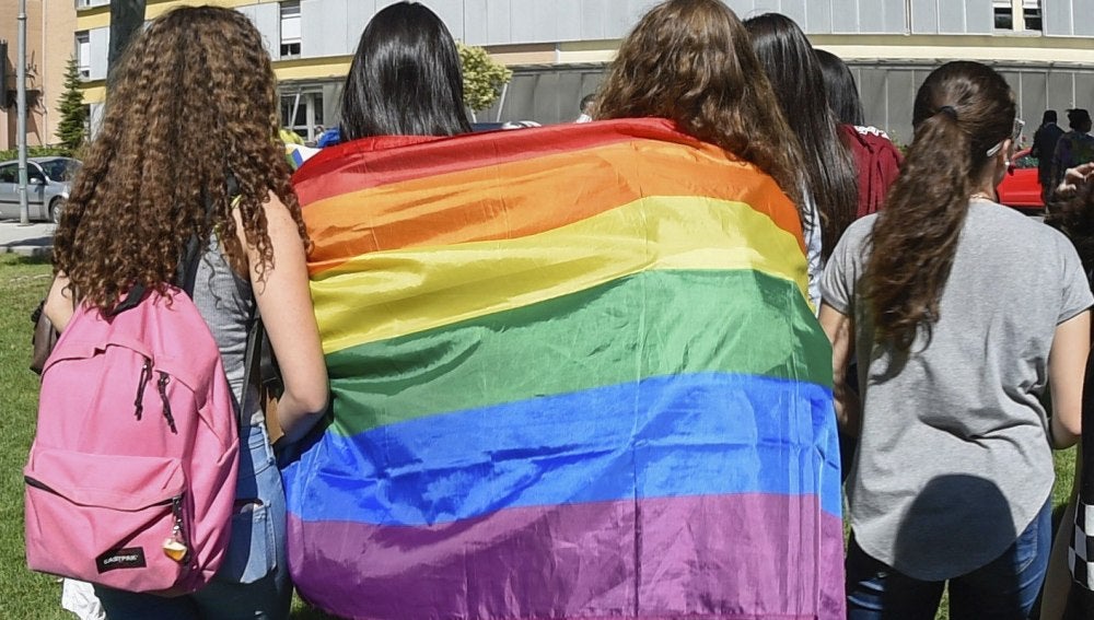 Los alumnos del instituto Samuel Gili i Gaya de Lleida protestan por los comentarios homófobos de su profesor de filosofía