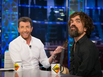 Pablo Motos y Peter Dinklage, 'cerveza en taza' en una de las entrevistas más divertidas de 'El Hormiguero 3.0' Pablo Motos y Peter Dinklage, 'cerveza en taza' en una de las entrevistas más divertidas de 'El Hormiguero 3.0'