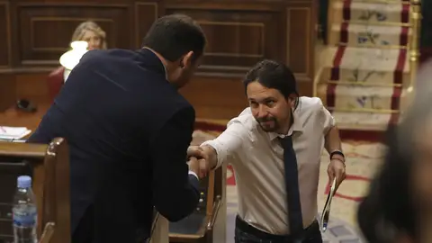 El líder de Podemos, Pablo Iglesias, y el portavoz del PSOE, José Luis Ábalos El líder de Podemos, Pablo Iglesias, y el portavoz del PSOE, José Luis Ábalos
