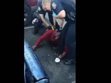 Hombre afectado por las drogas Hombre afectado por las drogas