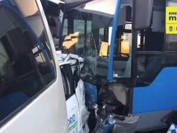 15 vehículos y dos autobuses involucrados en un accidente con doce heridos en la madrileña Plaza de Castilla 15 vehículos y dos autobuses involucrados en un accidente con doce heridos en la madrileña Plaza de Castilla