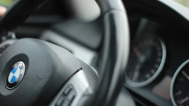 Menor al volante A menor experiencia, mejor coche