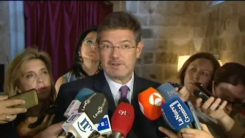 El ministro de Justicia defiende la prisión permanente revisable para estos casos El ministro de Justicia defiende la prisión permanente revisable para estos casos