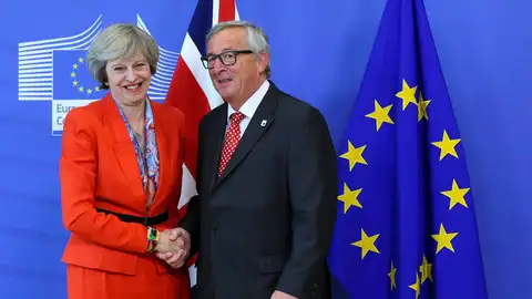 Theresa May y Jean Claude Juncker Theresa May y Jean Claude Juncker