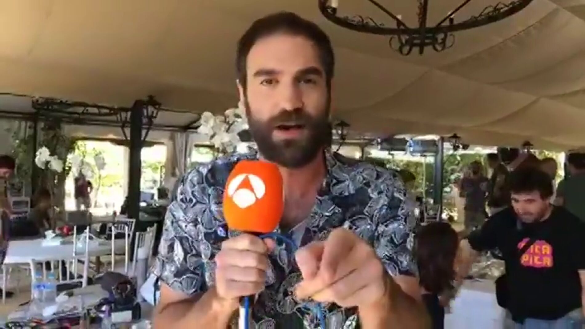 Jon Plazaola, un intr&eacute;pido reportero junto al equipo de 'All&iacute; Abajo'