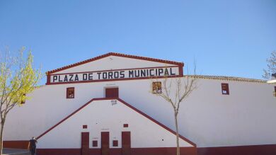 Muere un niño de dos años al caerse a una fuente de la Plaza de Toros de Valdepeñas 