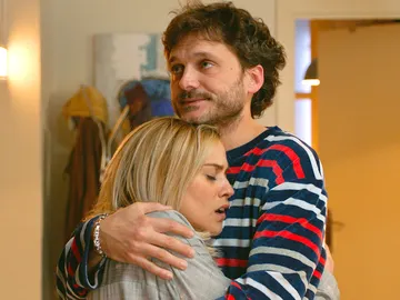Carmen llora desconsolada en brazos de Jozé: "No sé si estoy enamorada de Horacio" Carmen llora desconsolada en brazos de Jozé: "No sé si estoy enamorada de Horacio"