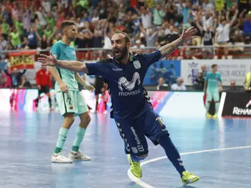 Ricardinho celebra el 2-1 ante el Barcelona Ricardinho celebra el 2-1 ante el Barcelona