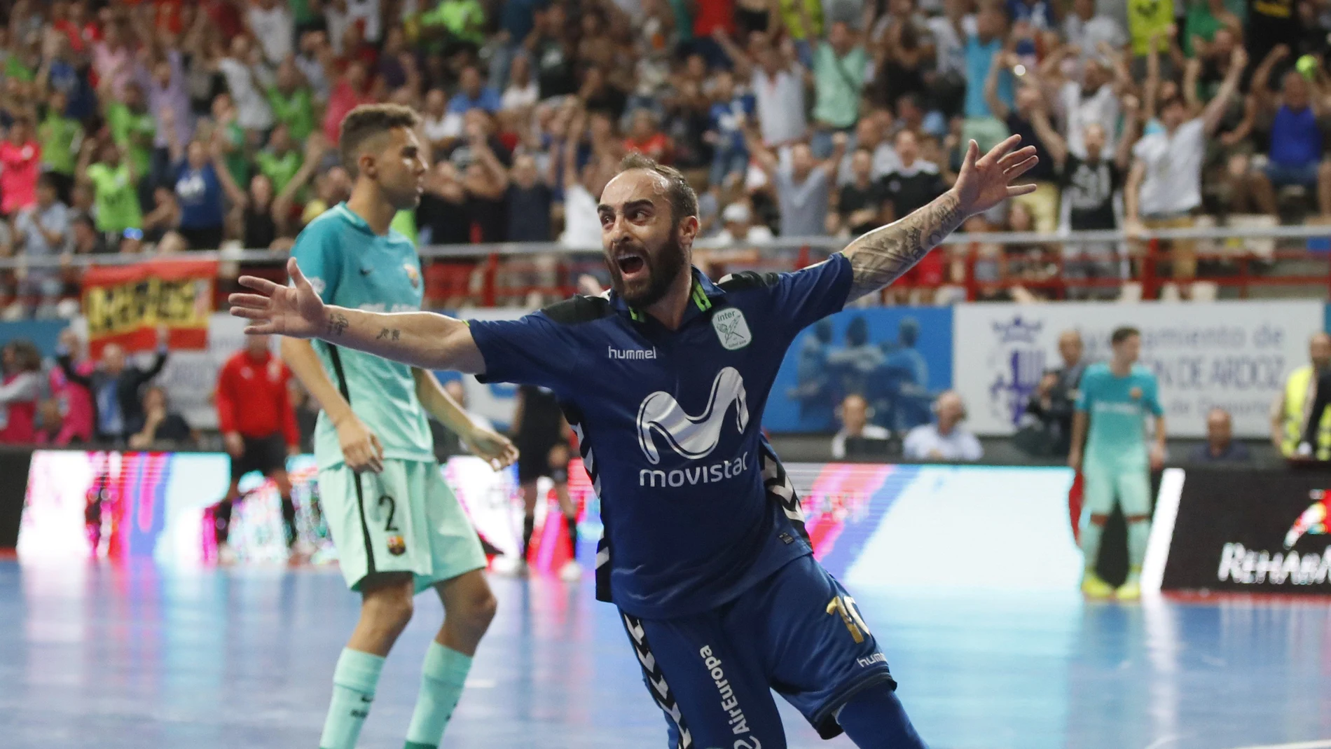 Ricardinho celebra el 2-1 ante el Barcelona Ricardinho celebra el 2-1 ante el Barcelona