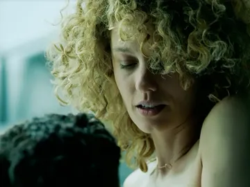 Mónica y Denver, pasión en la cámara acorazada Mónica y Denver, pasión en la cámara acorazada