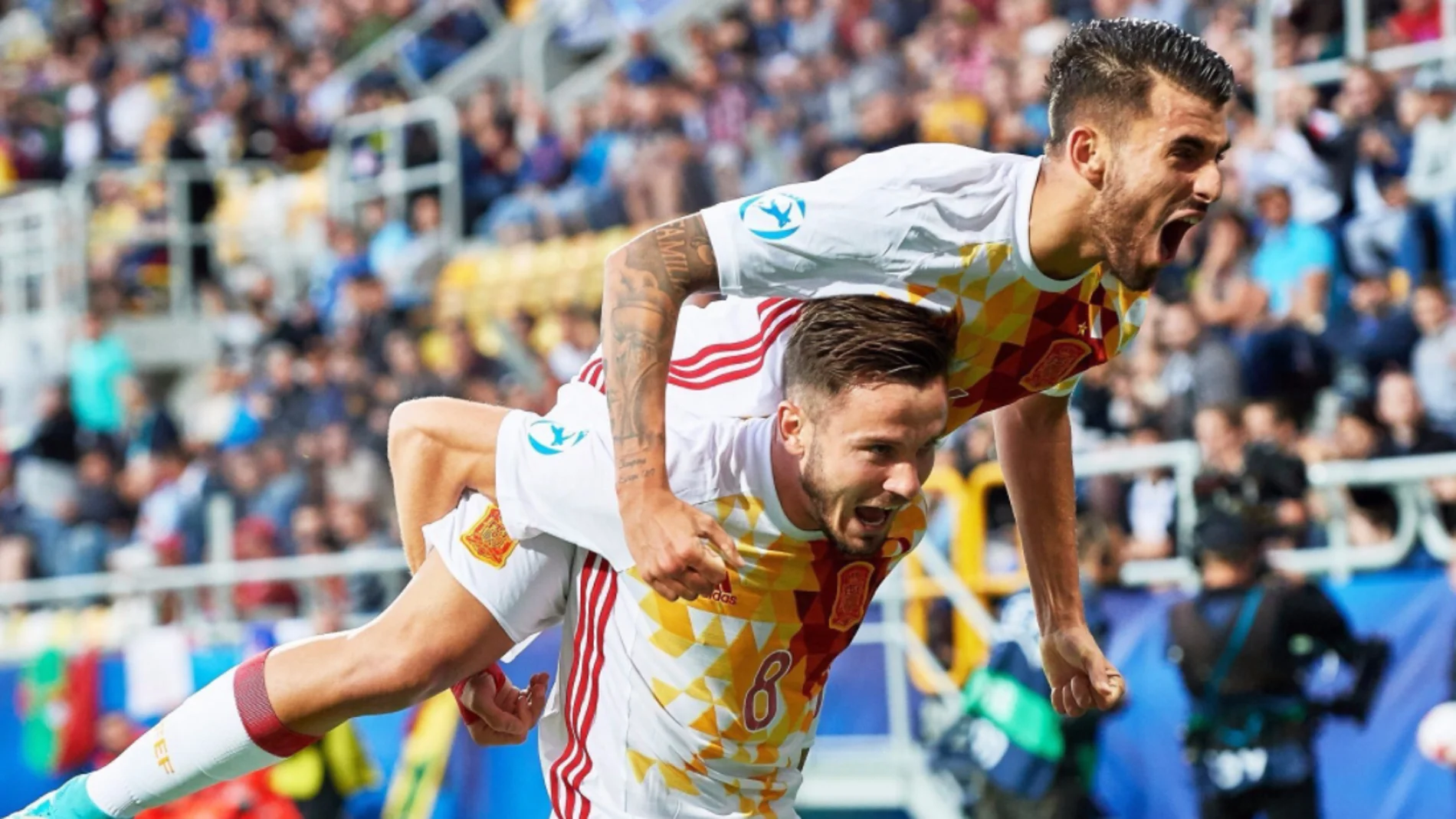 Dani Ceballos celebra el gol con Saúl Ñíguez. Dani Ceballos celebra el gol con Saúl Ñíguez.