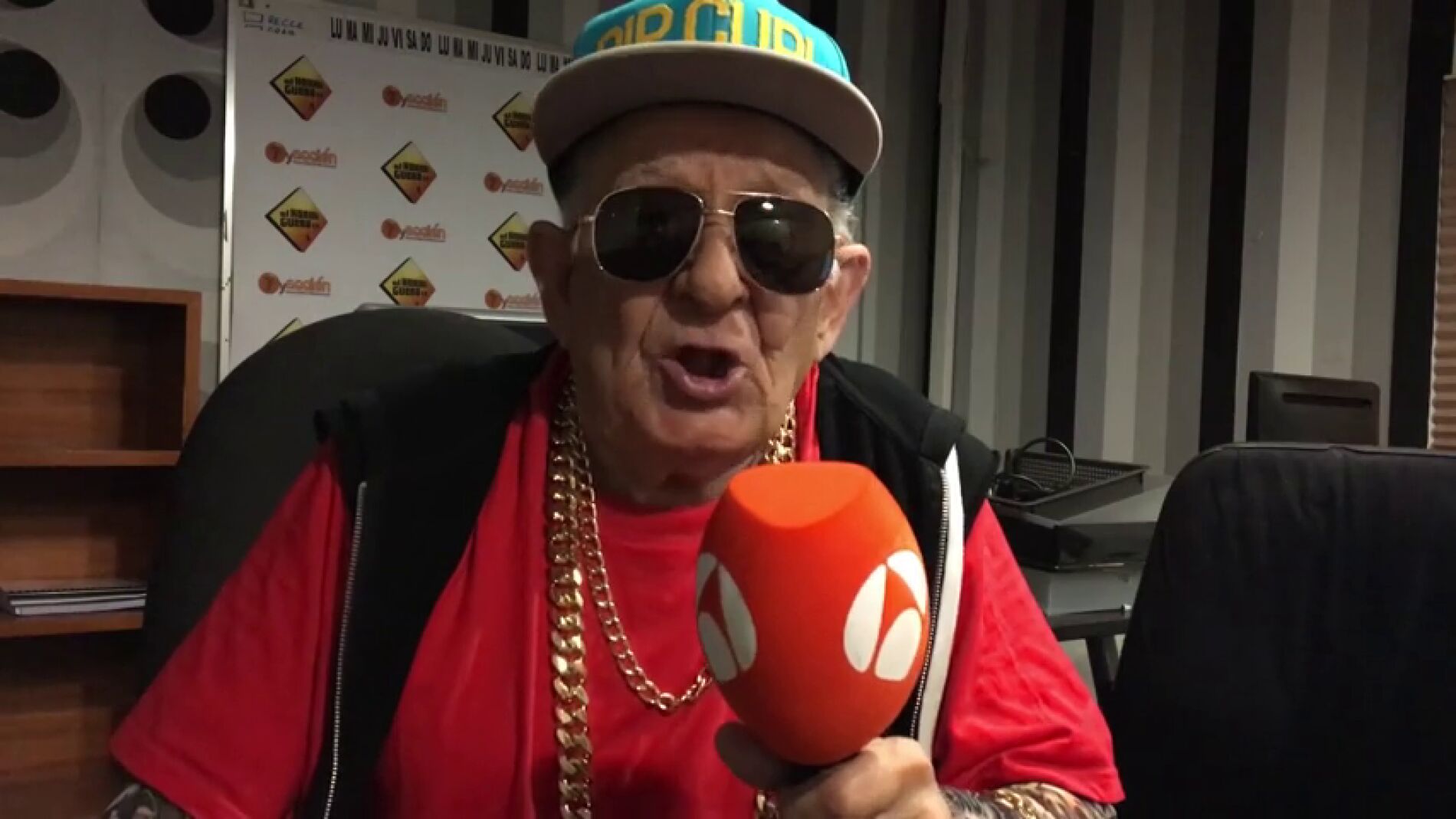 El abuelo Melquiades te canta un fandanguillo para demostrar que 'A m&iacute; me gusta el TACA TACA' no es su &uacute;nico hit