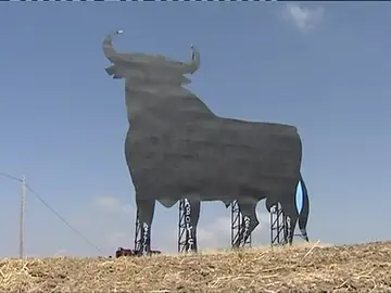 El toro de Osborne cumple 60 años vigilando nuestras carreteras El toro de Osborne cumple 60 años vigilando nuestras carreteras