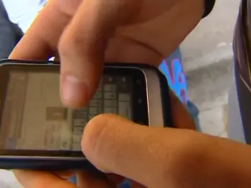 Un niño fue castigado tres días sin móvil y cuando lo encendió tenía 14.000 WhatsApp Un niño fue castigado tres días sin móvil y cuando lo encendió tenía 14.000 WhatsApp
