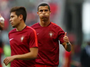 Cristiano Ronaldo, en un calentamiento con Portugal en la Copa Confederaciones Cristiano Ronaldo, en un calentamiento con Portugal en la Copa Confederaciones