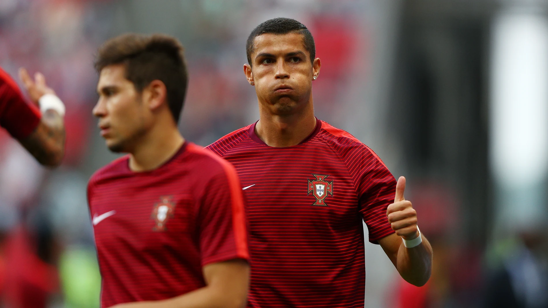 Cristiano Ronaldo, en un calentamiento con Portugal en la Copa Confederaciones Cristiano Ronaldo, en un calentamiento con Portugal en la Copa Confederaciones