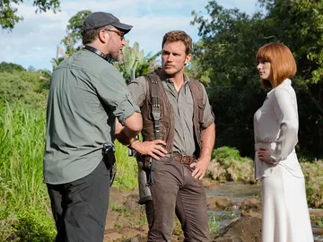 Colin Trevorrow junto a Chris Pratt y Bryce Dallas Howard Colin Trevorrow junto a Chris Pratt y Bryce Dallas Howard