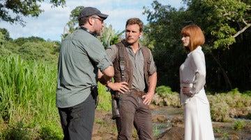 Colin Trevorrow junto a Chris Pratt y Bryce Dallas Howard
