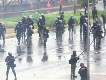 Maduro culpa de los asesinatos en Venezuela a los opositores y a "los jóvenes que tienen matando en la calle"