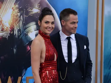Gal Gadot junto a Chris Pine Gal Gadot junto a Chris Pine