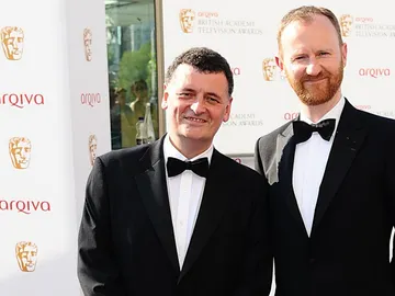Mark Gatiss y Steven Moffat Mark Gatiss y Steven Moffat