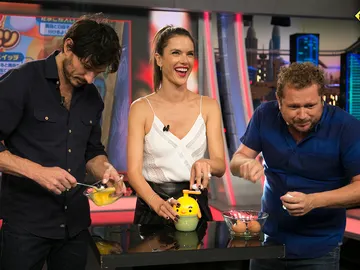 Alessandra Ambrosio y Andrés Velencoso con El Monaguillo Alessandra Ambrosio y Andrés Velencoso con El Monaguillo
