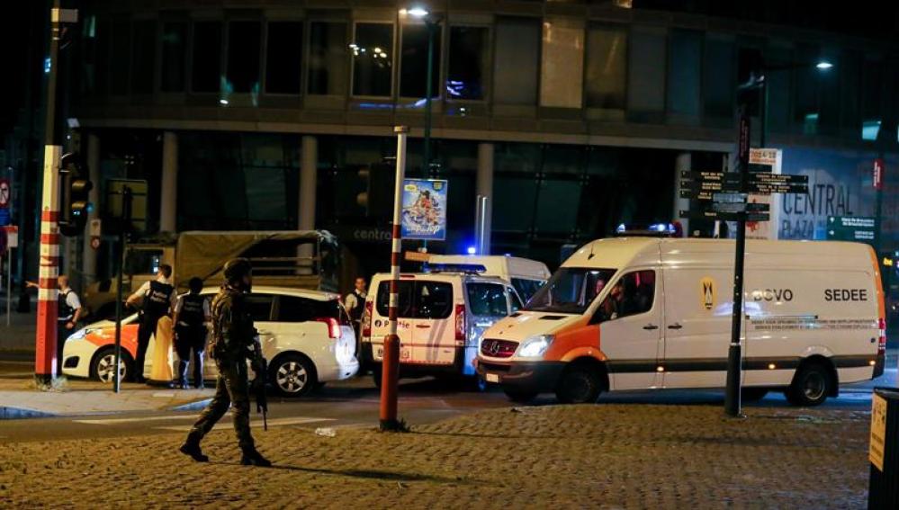 La brigada de explosivos en la Estación Central de Bruselas