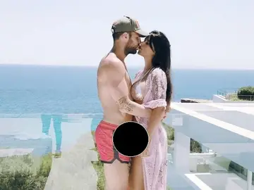 Cesc Fábregas junto a su novia de vacaciones Cesc Fábregas junto a su novia de vacaciones