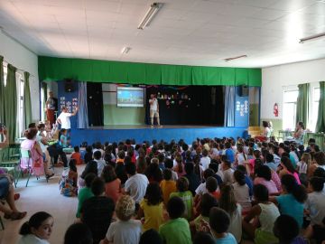 Keunam revoluciona un colegio de Murcia con 'Despacito' de Luis Fonsi