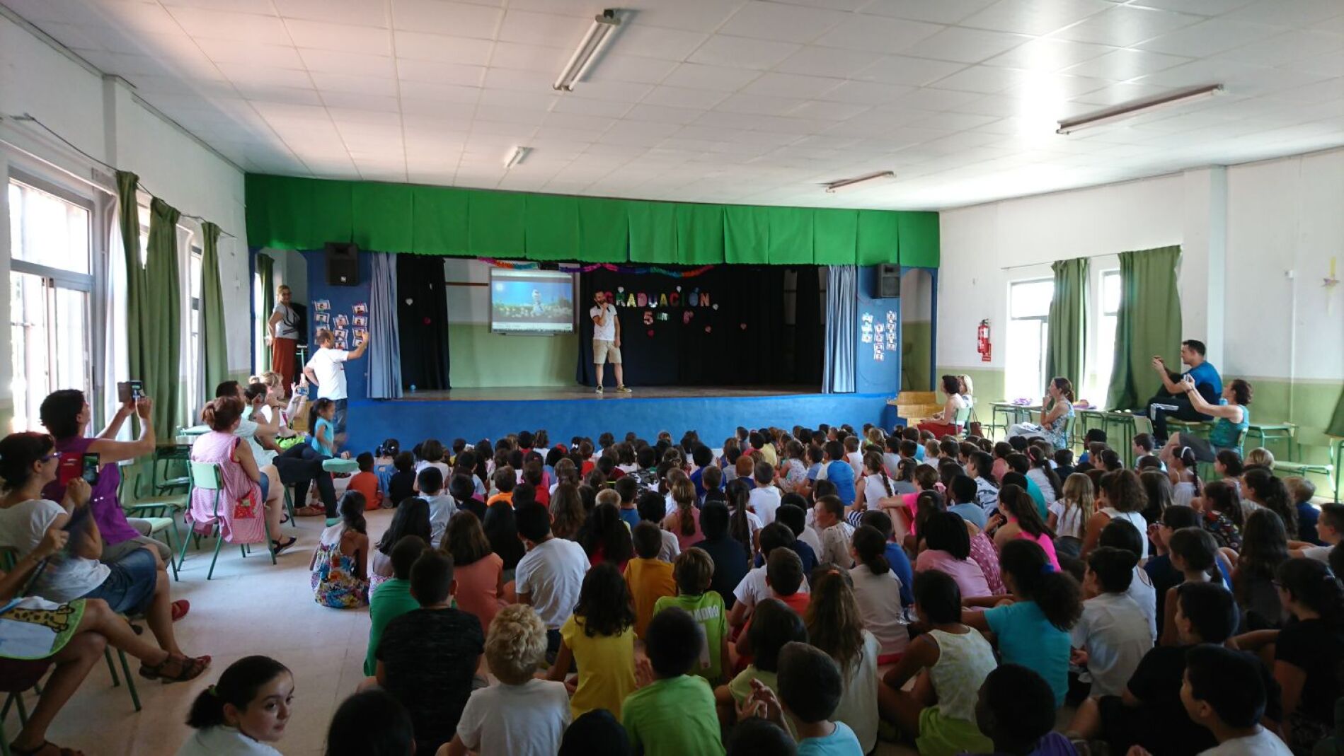 Keunam revoluciona un colegio de Murcia con 'Despacito' de Luis Fonsi