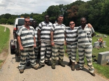 El grupo de presos que ayudó al agente