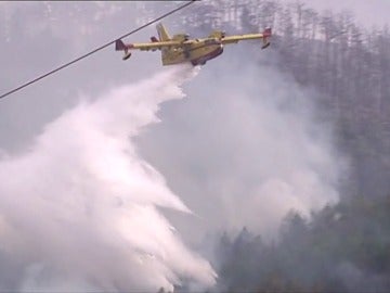 El fuego obliga a desalojar a unos 120 vecinos de Gazolaz, cerca de Pamplona