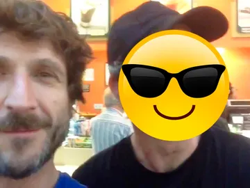 El encuentro entre un famoso actor español y uno de los narcos de 'Fariña' El encuentro entre un famoso actor español y uno de los narcos de 'Fariña'