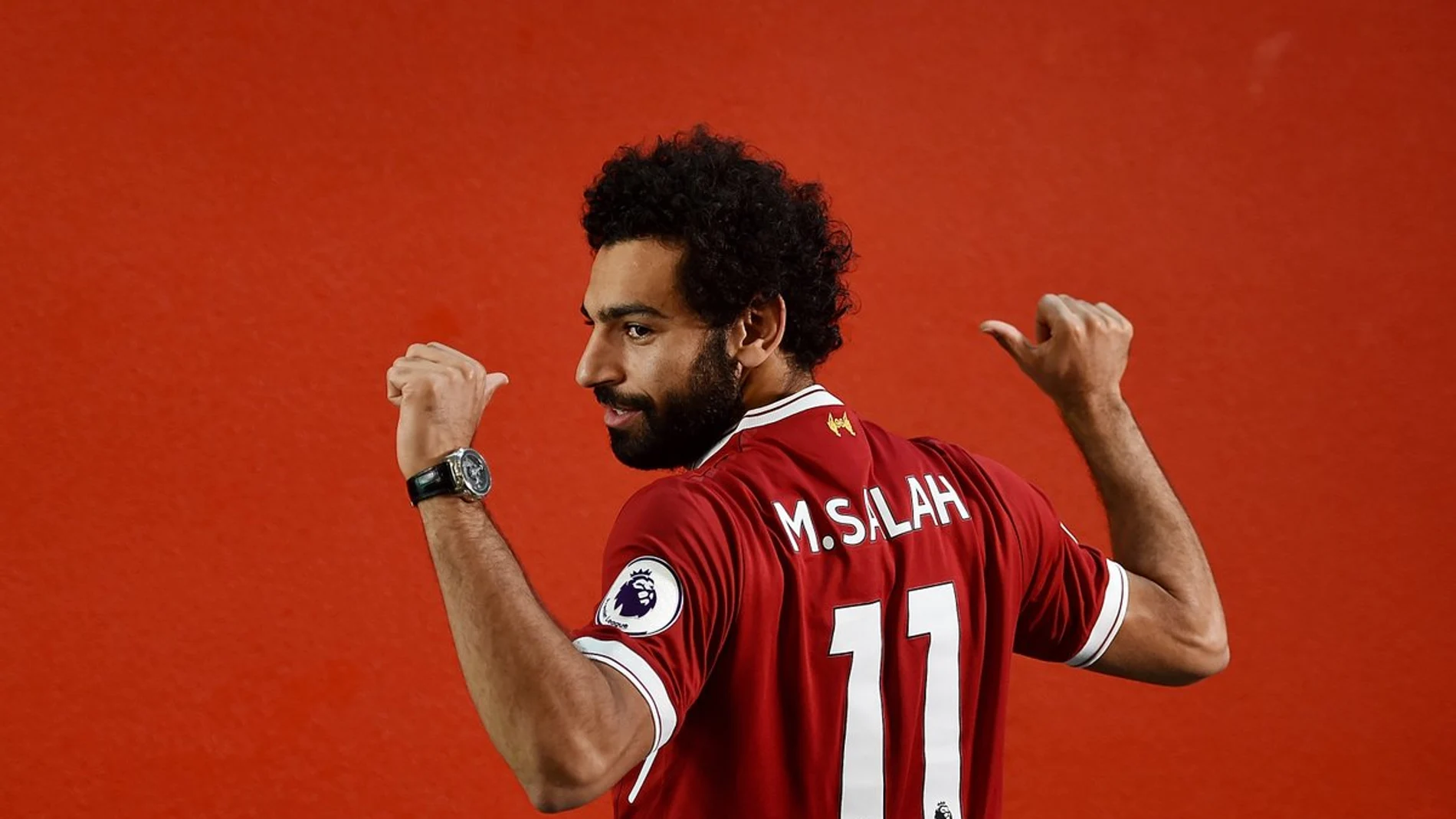 Salah posa con la camiseta del Liverpool Salah posa con la camiseta del Liverpool