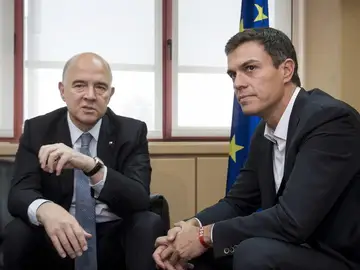 Pedro Sánchez y Pierre Moscovici Pedro Sánchez y Pierre Moscovici
