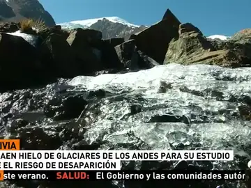 Científicos extraen muestras de hielo de los Andes para su estudio ante el riesgo de desaparición Científicos extraen muestras de hielo de los Andes para su estudio ante el riesgo de desaparición