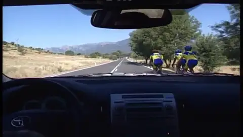 Uno de cada cuatro conductores reconoce que habla por el móvil sin manos libres y lee mensajes Uno de cada cuatro conductores reconoce que habla por el móvil sin manos libres y lee mensajes